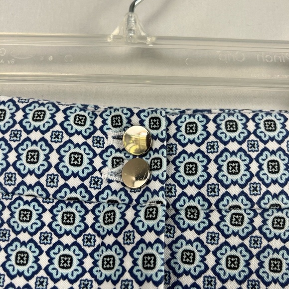 Chicos 1.5 Cropped Pants Womens 10 Capri Blue Geometric Print All Over Stretch - Picture 2 of 13